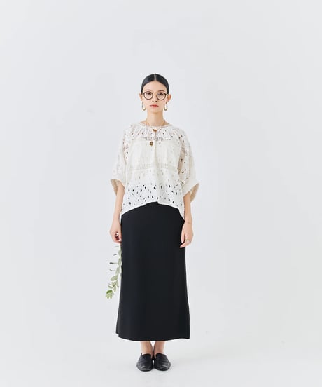 【torrazzo donna（トラッゾドンナ）】インドカットワークレーストップス