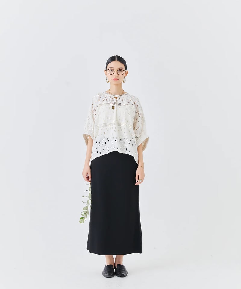 torrazzo donna（トラッゾドンナ）】インドカットワークレーストップス