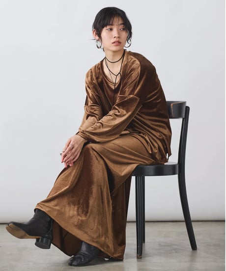 【torrazzo donna（トラッゾドンナ）】ベロアオーバーサイズプルオーバー