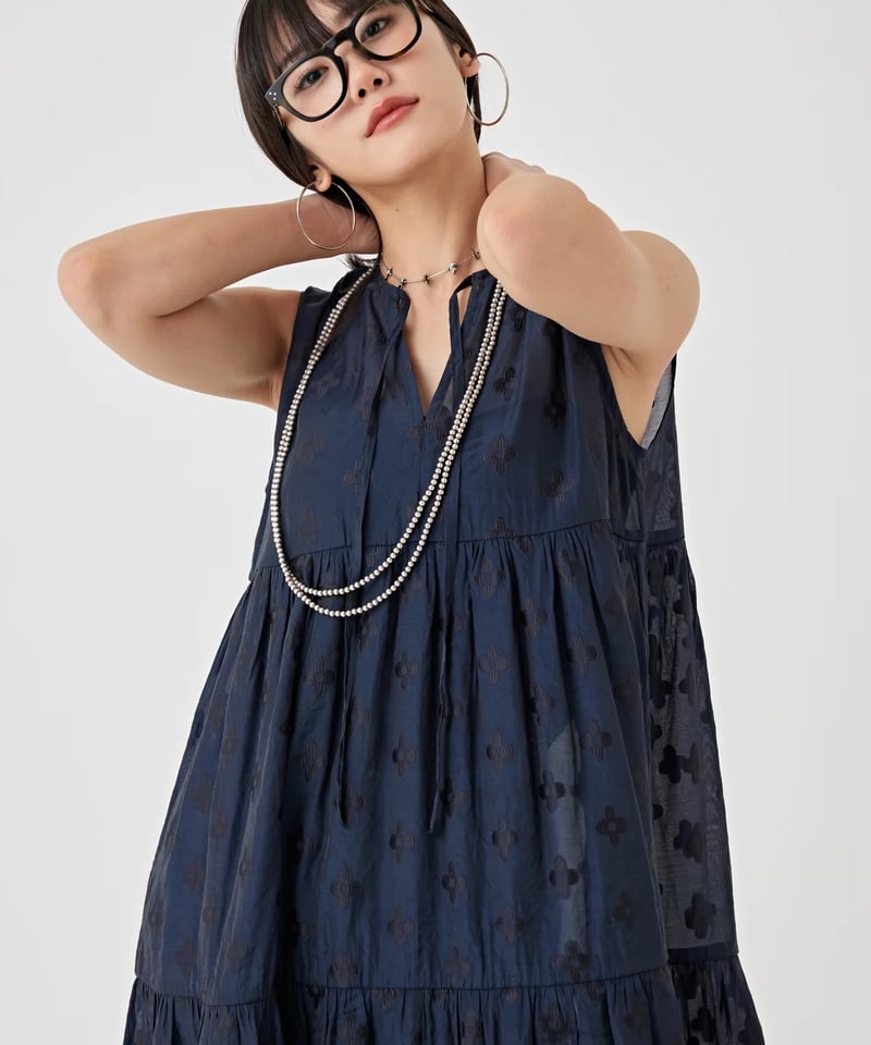 TORRAZZO DONNAトラッツォドンナ　フローラルシアーフレアトップス 優待価格[TORRAZZO DONNA]シアーブラウス | KOBUNSHA SELECT