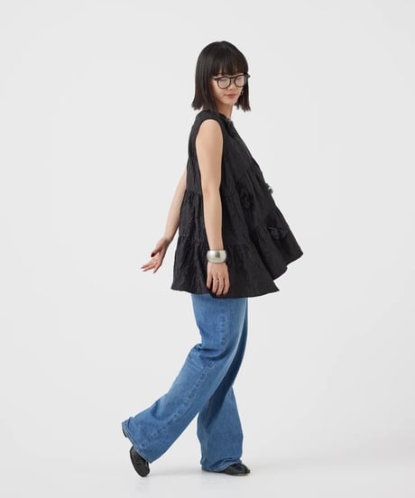 【torrazzo donna（トラッゾドンナ）】フラワーティアードトップス