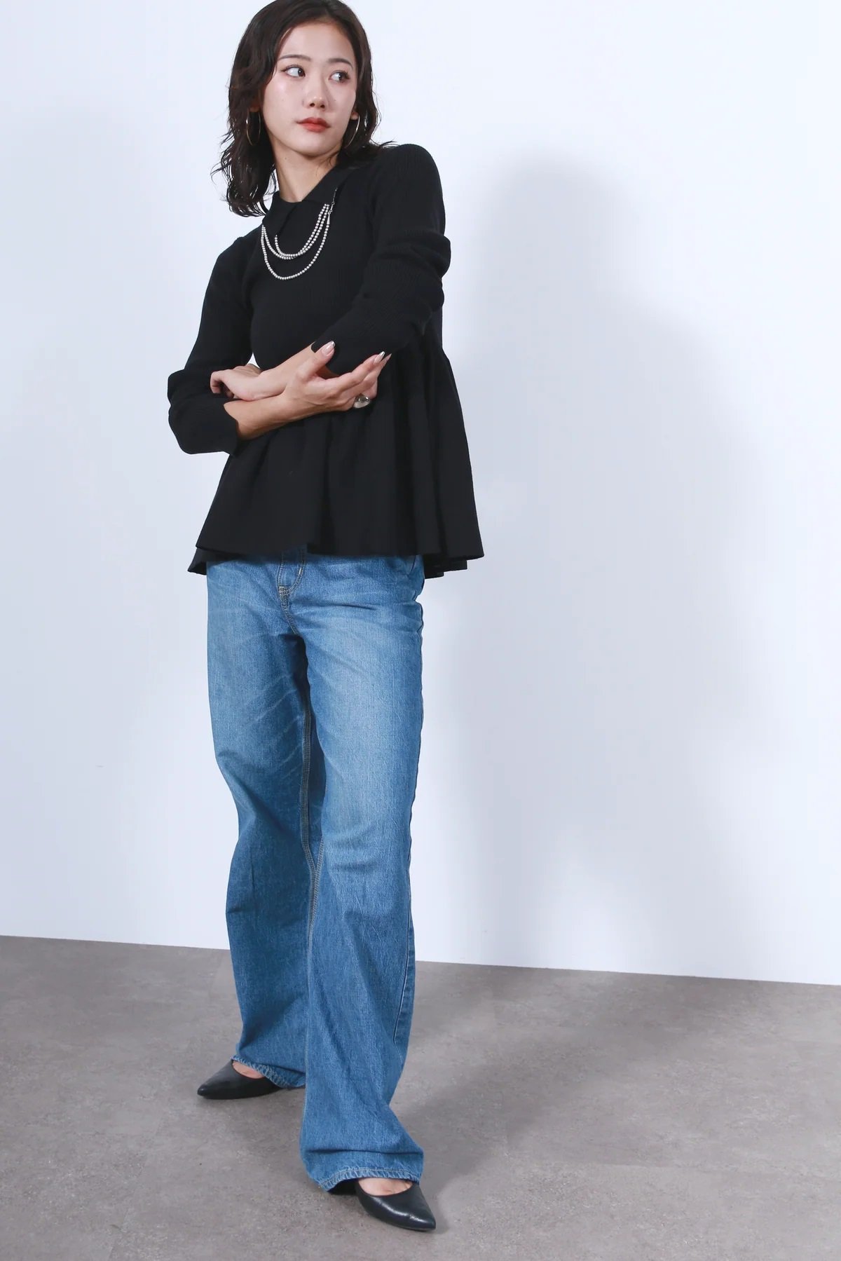 torrazzo donna（トラッゾドンナ）】衿付リブニットフレアトップス