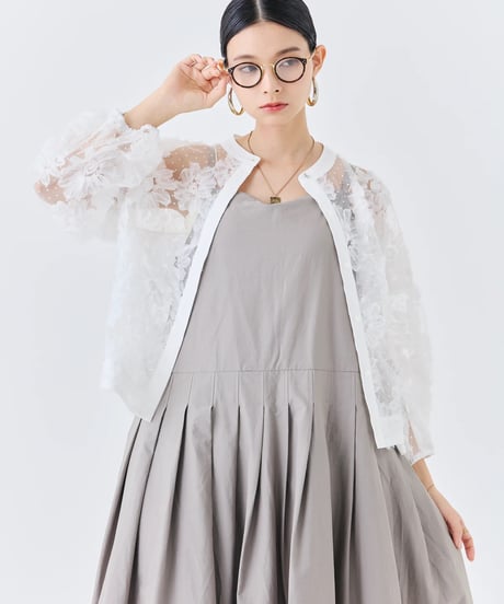 【torrazzo donna（トラッゾドンナ）】フラワーレースボリュームスリーブトップス