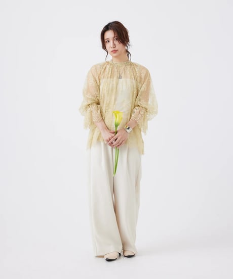 【torrazzo donna（トラッゾドンナ）】フローラルラッセルレースブラウス