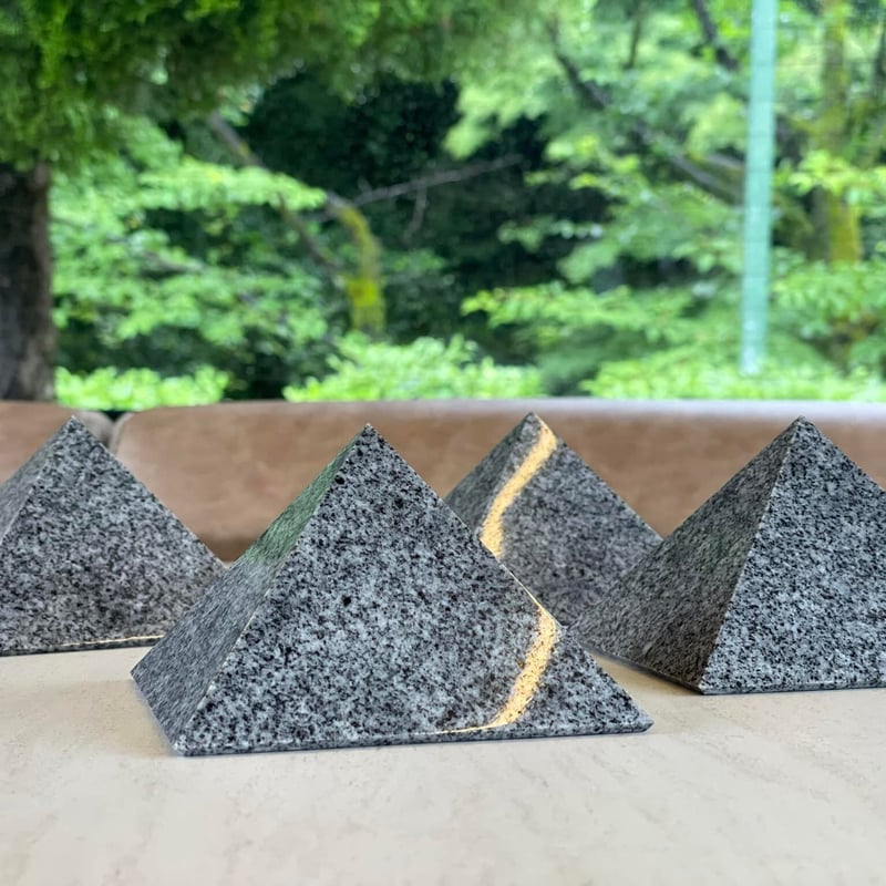 庵治な石の吉報ピラミッド△ 4個SET | Heavy Weight STORE