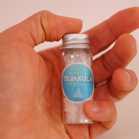 TEJAKULA バリ島のピラミッド塩【PYRAMID SALT/ピラミッドソルト】携帯瓶７g