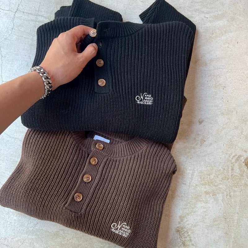 henry neck logo knit | kaoyorinakami