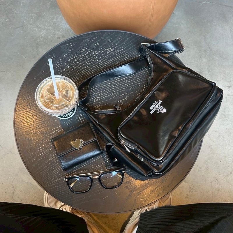 カオヨリナカミ Connie leather like shoulder Connie mini shoulderbag | kaoyorinakami