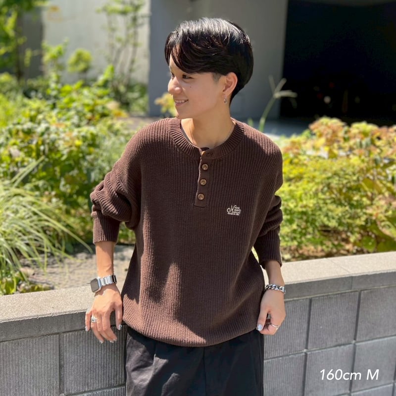 henry neck logo knit | kaoyorinakami