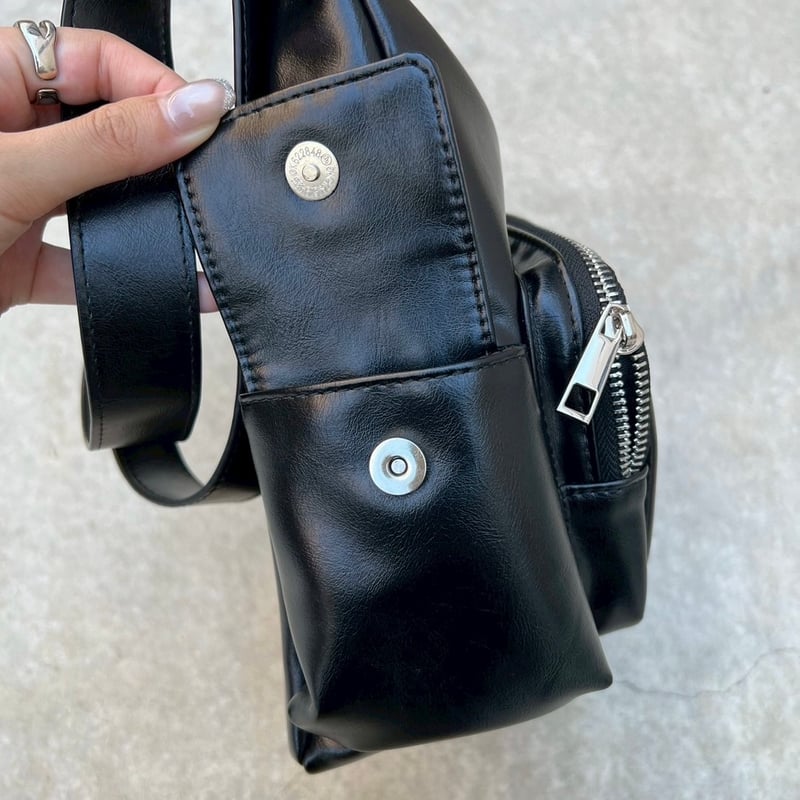 カオヨリナカミ Connie leather like shoulder Connie bag | kaoyorinakami