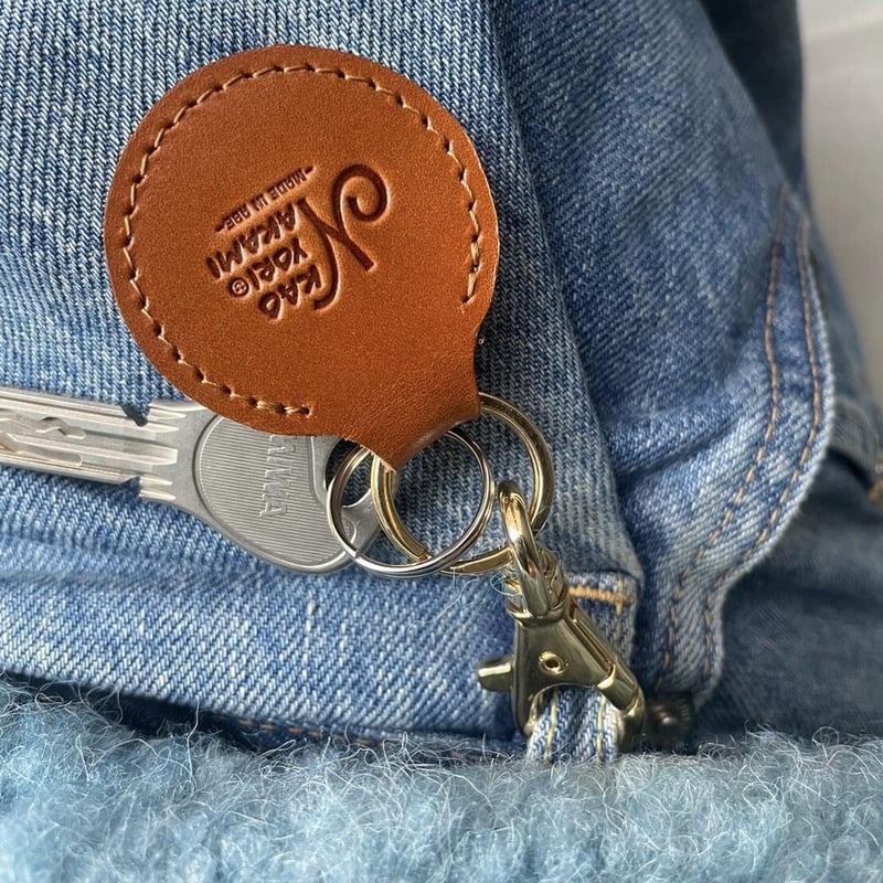 logo leather key ring | kaoyorinakami