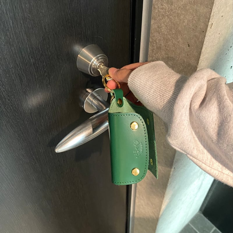 leather key case | kaoyorinakami leather key case | kaoyorinakami