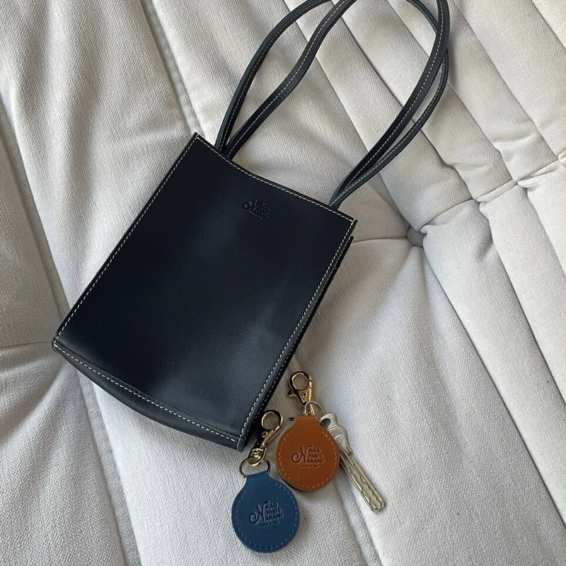 logo leather pochette | kaoyorinakami