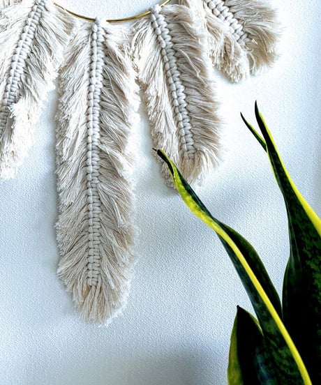 LA Lark Feathered Macrame Hanging(Large)