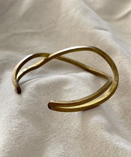 TR Waving Cross Bangle