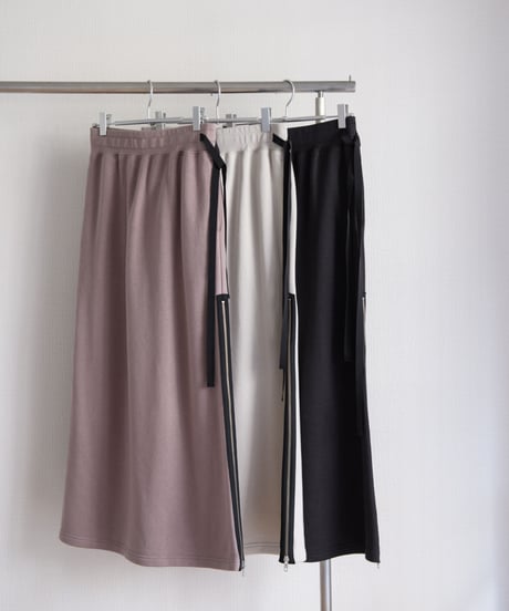 Uptown Sweat Slider Skirt（Oyster White/Mauve/Sumi Black）