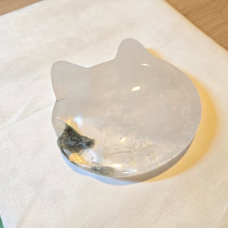クォーツのネコちゃんトレーアンフィボール入り