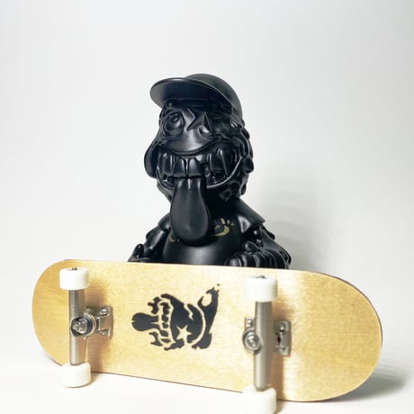 arttoy: Graffiti SK8ER 08 + Skateboard