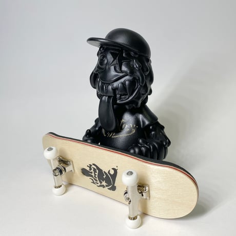 arttoy: Graffiti SK8ER 06 + Skateboard
