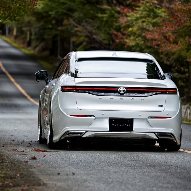 VACANCES 35クラウンクロスオーバー トランクスポイラー | VACANCES