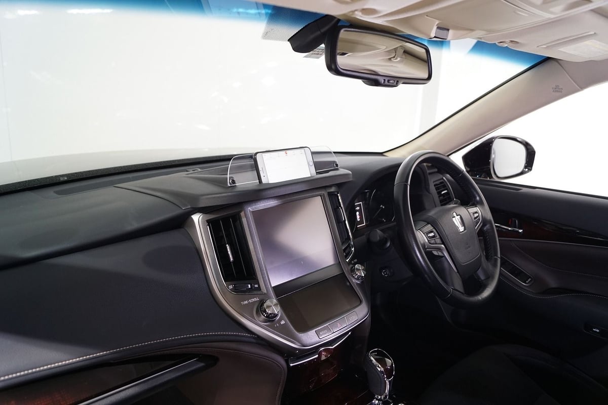 210クラウンロイヤルサルーン　マルチ　カーナビ Strada クラウンロイヤル(210系)専用 パナソニック / CN-F1D9C1D