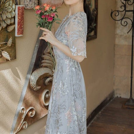 花柄 刺繍 Vネック ハイウェスト 透け感 シアー フェミニン ミディアム丈 フレア袖 半袖 結婚式 二次会 お呼ばれ