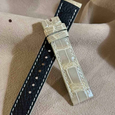 cro-1935  クロコダイル   腕時計 ベルト  グロス仕上げ ベージュ  (ラグ幅19 mm - バックル幅16 mm)