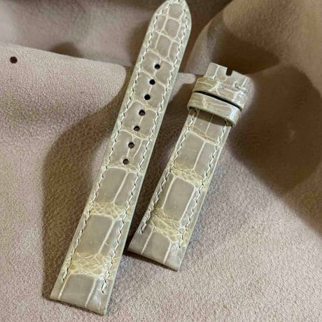 cro-1935  クロコダイル   腕時計 ベルト  グロス仕上げ ベージュ  (ラグ幅19 mm - バックル幅16 mm)
