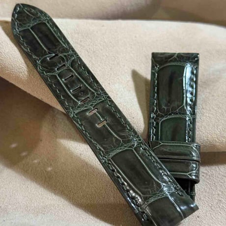 cro-1924  クロコダイル   腕時計 ベルト ショート グロス仕上げ オリーブ   (ラグ幅22 mm - バックル幅20 mm)