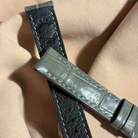 cro-2063  クロコダイル  腕時計ベルト ライトグレー　(ラグ幅18 mm - バックル幅16 mm)