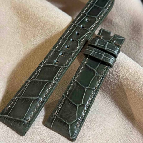 cro-1946  クロコダイル   腕時計 ベルト  グロス仕上げ オリーブ  (ラグ幅21 mm - バックル幅18 mm)