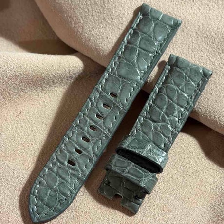 cro-2066  クロコダイル  腕時計ベルト グレー　(ラグ幅22 mm - バックル幅20 mm)