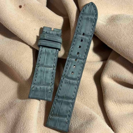 cro-2077  ヌバック クロコダイル  腕時計ベルト グレー　(ラグ幅20 mm - バックル幅18 mm)
