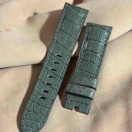 cro-1977  クロコダイル   腕時計 ベルト グレー  (ラグ幅22 mm - バックル幅 20 mm)