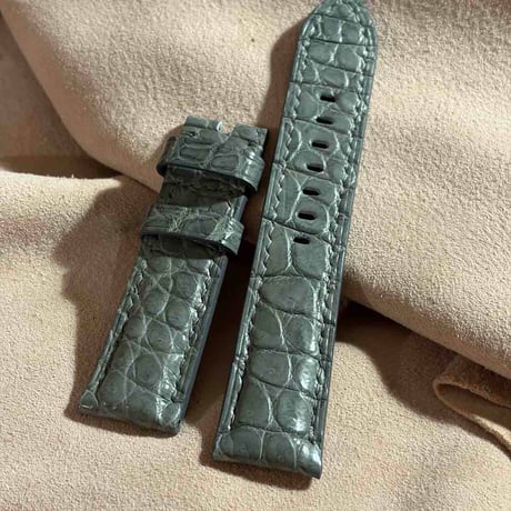 cro-2066  クロコダイル  腕時計ベルト グレー　(ラグ幅22 mm - バックル幅20 mm)