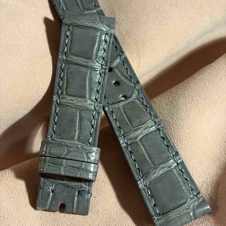 cro-1974  クロコダイル   腕時計 ベルト グレー  (ラグ幅20 mm - バックル幅 18 mm)