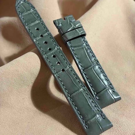 cro-1978  クロコダイル   腕時計 ベルト グレー  (ラグ幅18 mm - バックル幅 16 mm)