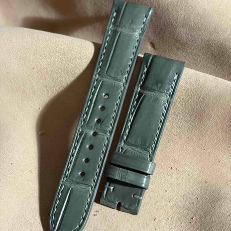 cro-2051  クロコダイル  腕時計ベルト グレー　(ラグ幅20 mm - バックル幅18 mm)