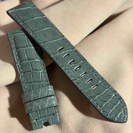 cro-1977  クロコダイル   腕時計 ベルト グレー  (ラグ幅22 mm - バックル幅 20 mm)
