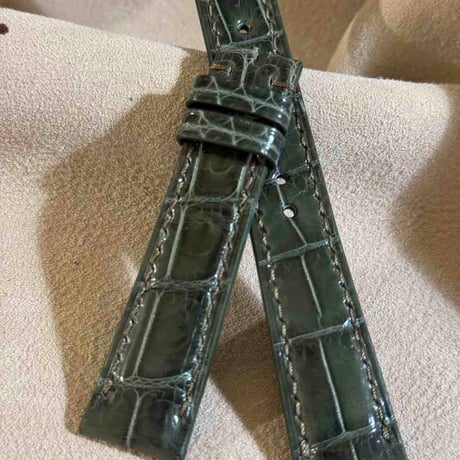 cro-1937  クロコダイル   腕時計 ベルト  グロス仕上げ オリーブ  (ラグ幅19 mm - バックル幅16 mm)