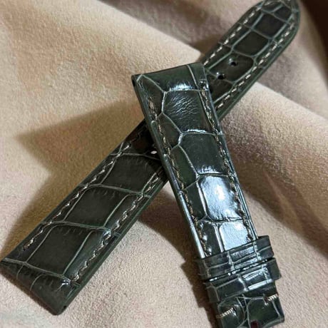 cro-1946  クロコダイル   腕時計 ベルト  グロス仕上げ オリーブ  (ラグ幅21 mm - バックル幅18 mm)