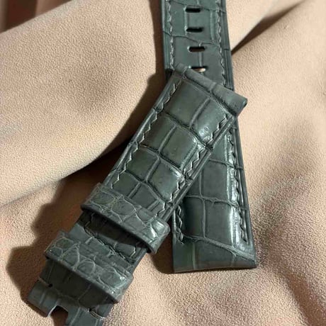 cro-1977  クロコダイル   腕時計 ベルト グレー  (ラグ幅22 mm - バックル幅 20 mm)