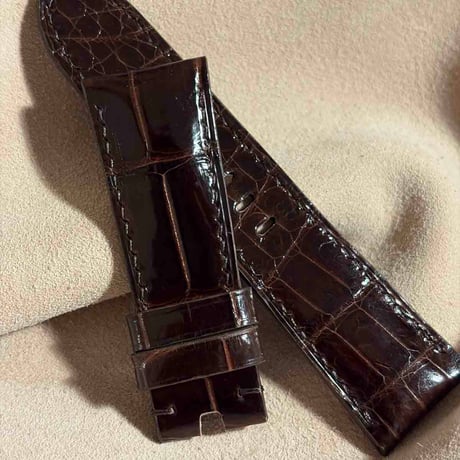 cro-2002  クロコダイル グロス仕上げ  腕時計ベルト ダークブラウン (ラグ幅26 mm - バックル幅22 mm)
