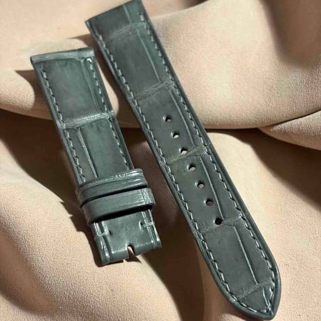 cro-2058  クロコダイル  腕時計ベルト グレー　(ラグ幅21 mm - バックル幅18 mm)