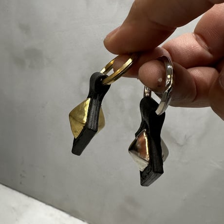 pyramid studs keyholder