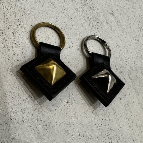 pyramid studs keyholder
