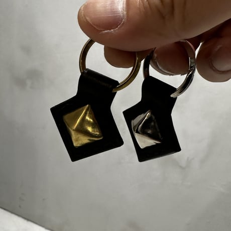 pyramid studs keyholder