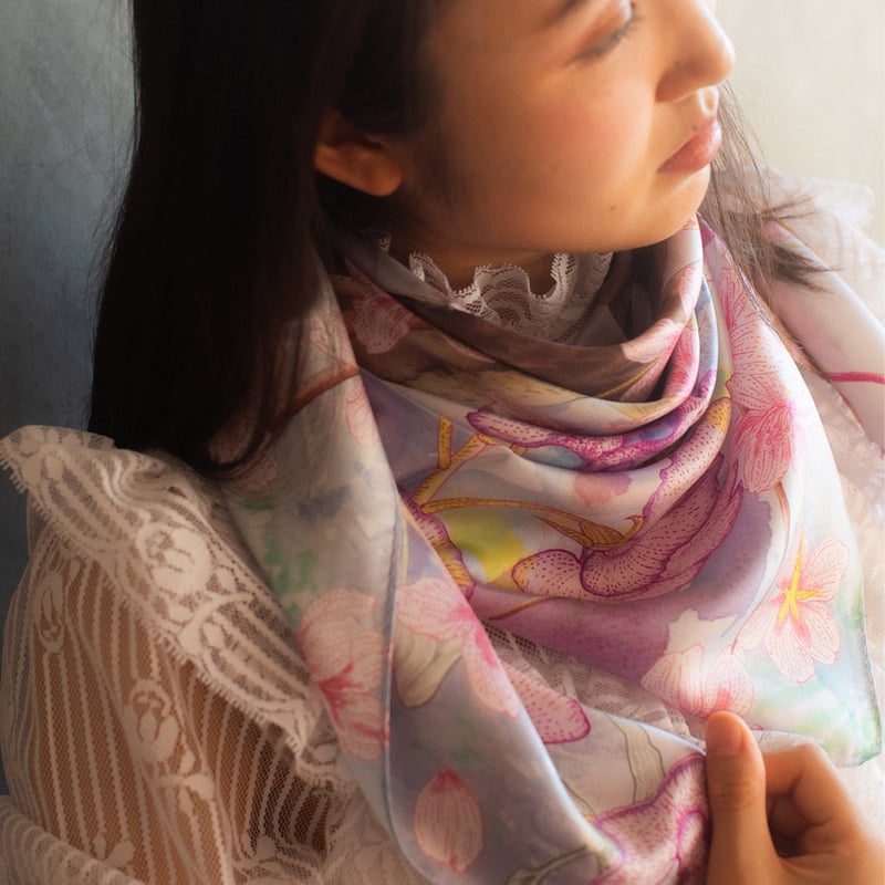 日本製大判シルクスカーフ「桜雨」桜と狼 | mumea