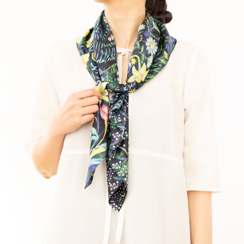 スカーフ MADRE SHAWL 日本製大判シルクスカーフ「somewhere」花と動物 | mumea