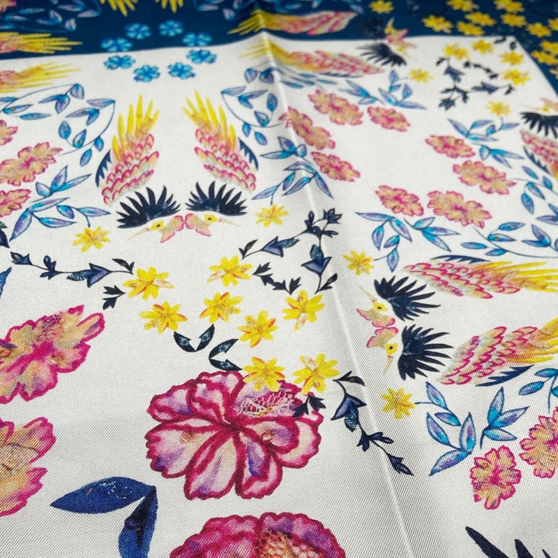 90 日本製大判シルクスカーフ「Blooming bird」花咲く鳥 | mumea